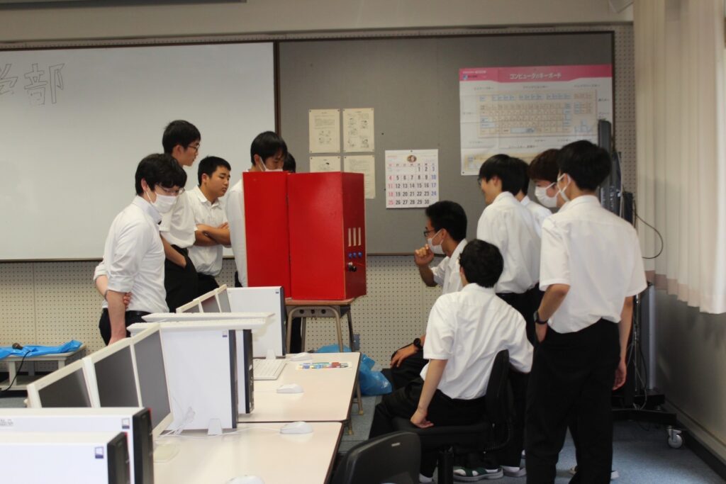 昇竜祭でのゲーム機、R型機展示の様子